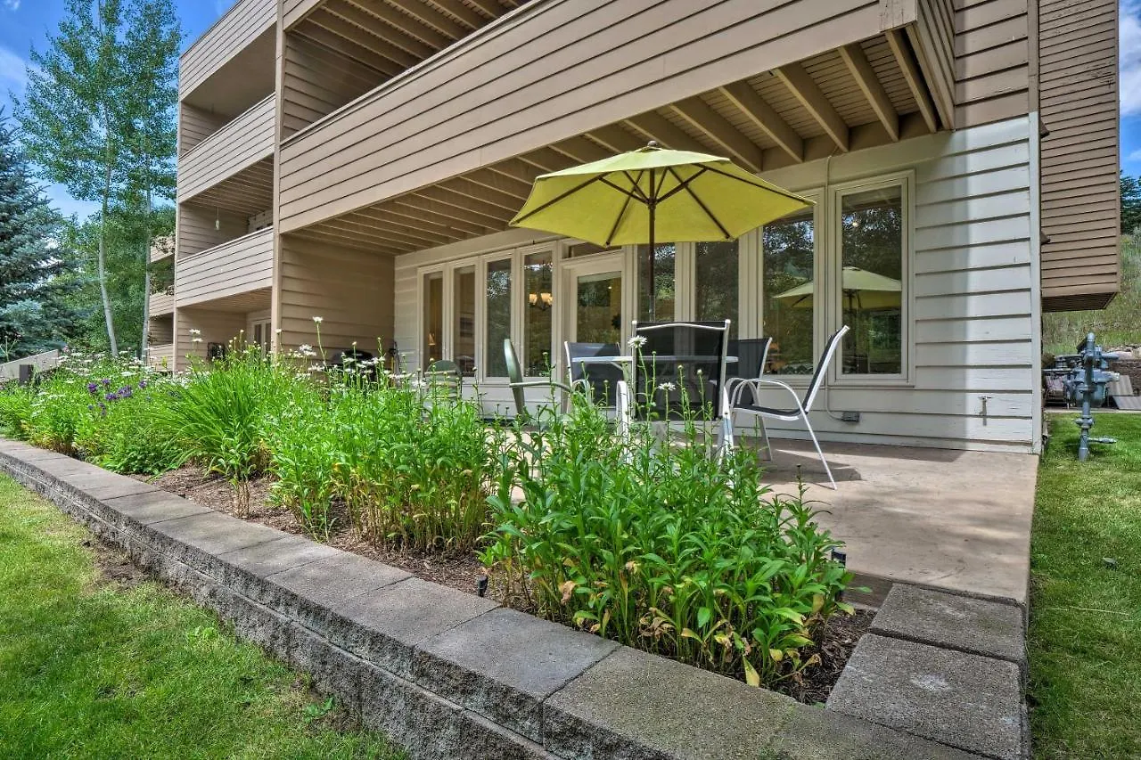 Updated 10-min Walk To Lionshead Village Apartment *