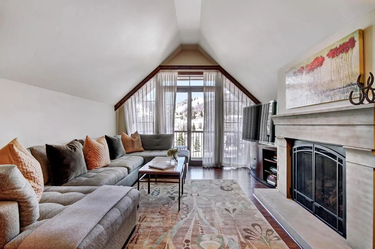 Village Private 4 Bedroom W Full Kitchen Apartment