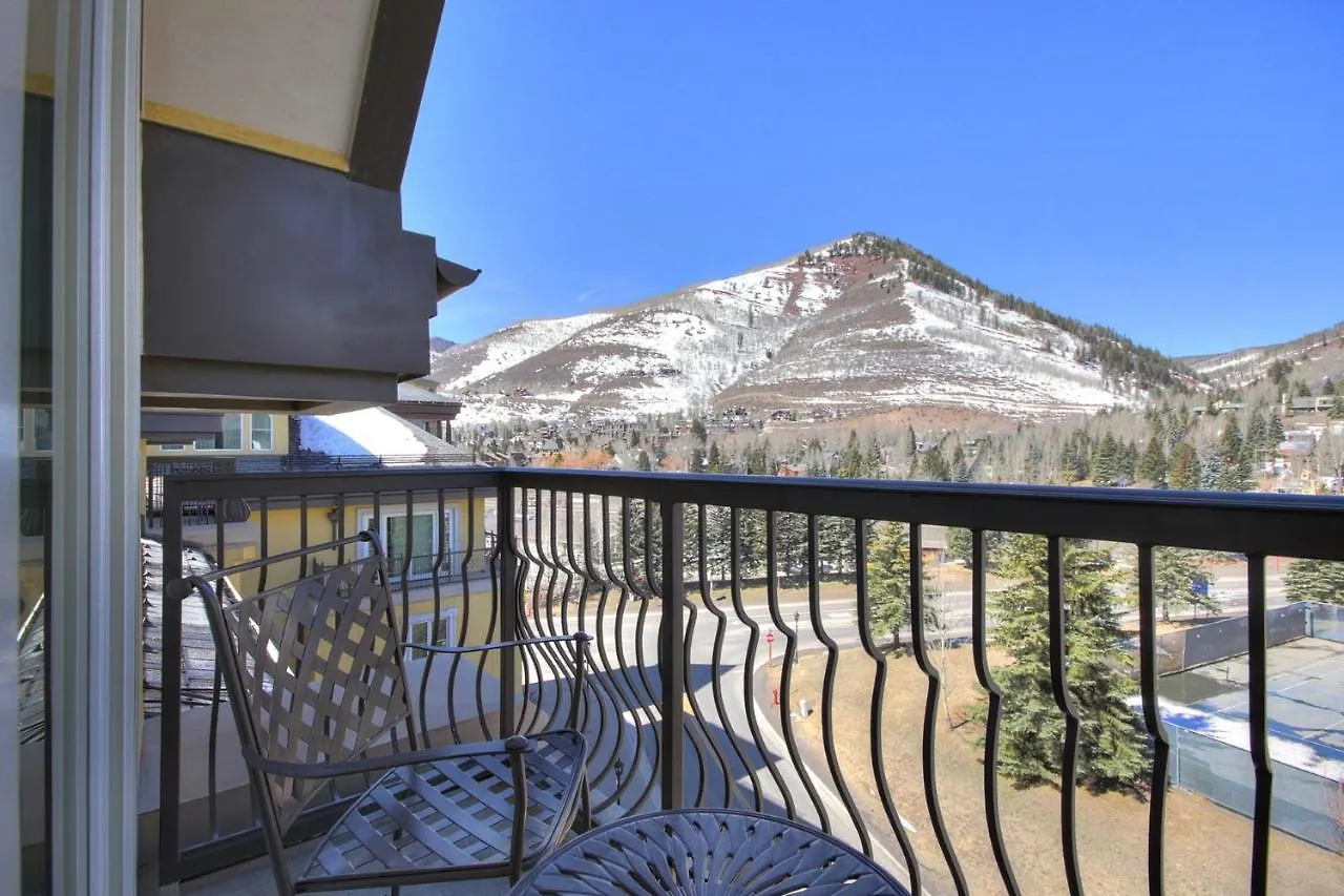 Village Private 4 Bedroom W Full Kitchen *