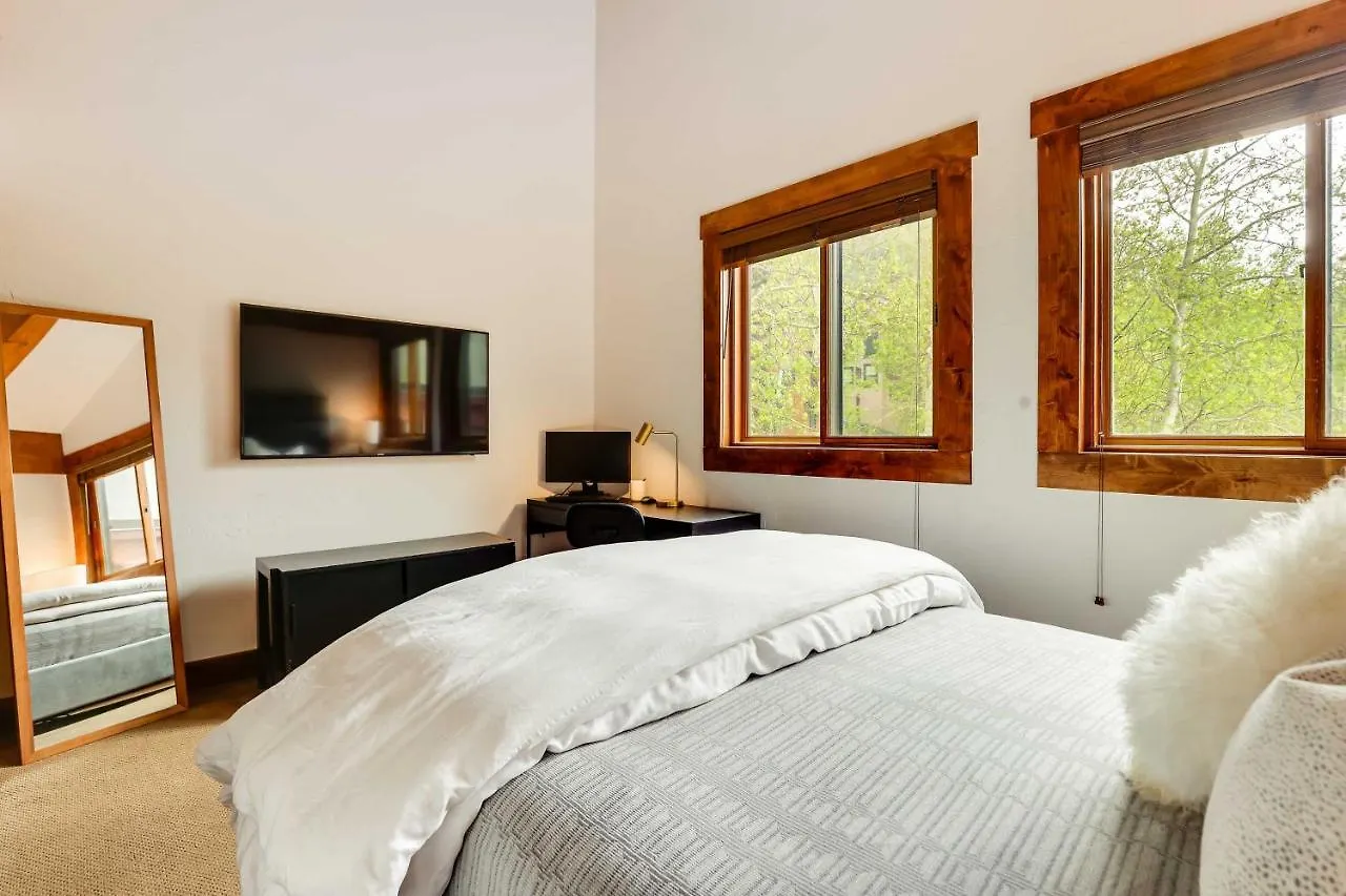 Elegant - Walk To Booth Falls Trail Holiday home *