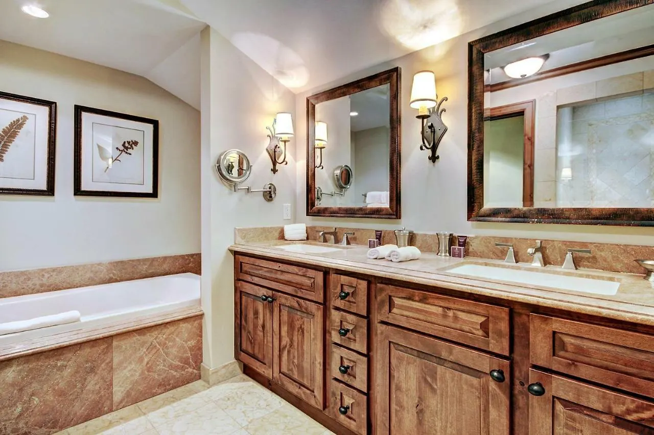 Village Private 4 Bedroom W Full Kitchen *